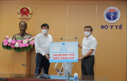 Petrovietnam trao tặng 200 máy thở dòng chức năng cao phục vụ điều trị bệnh nhân Covid-19 nặng